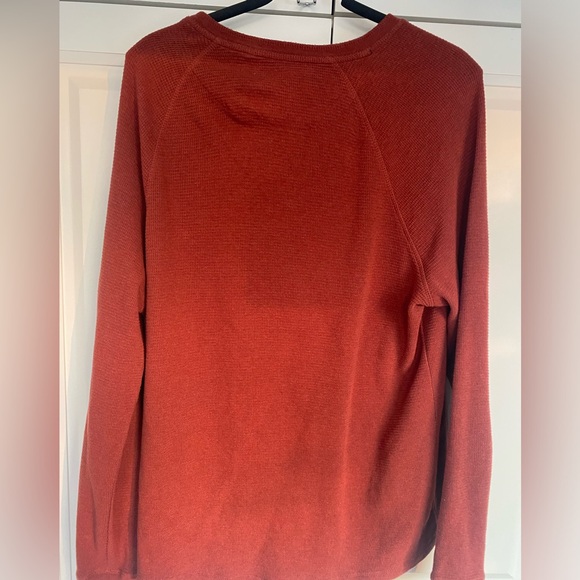 Denver Hayes men’s burnt orange long sleeve henley. Medium - Picture 2 of 4